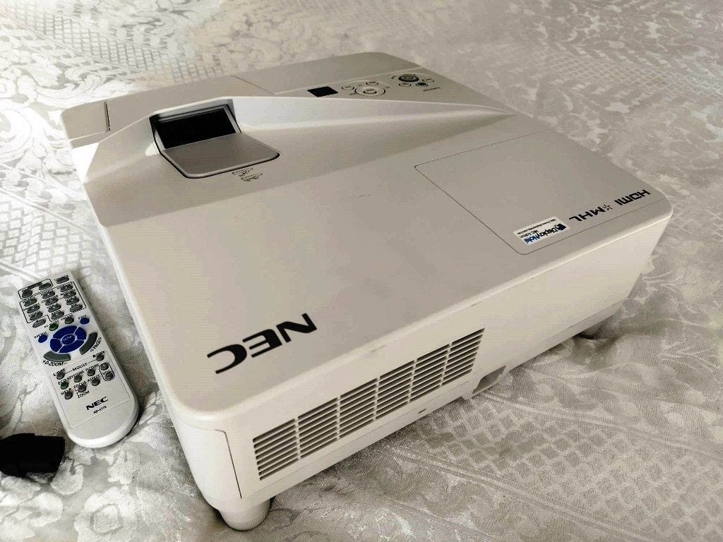NEC UM361X Beamer/ 3600 ANSI lumen, TV, Hi-fi & Vidéo, Projecteurs vidéo, Comme neuf, Enlèvement