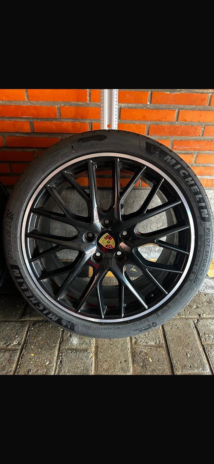 Porsche  Panamera Exclusive, Ophalen, Band(en)