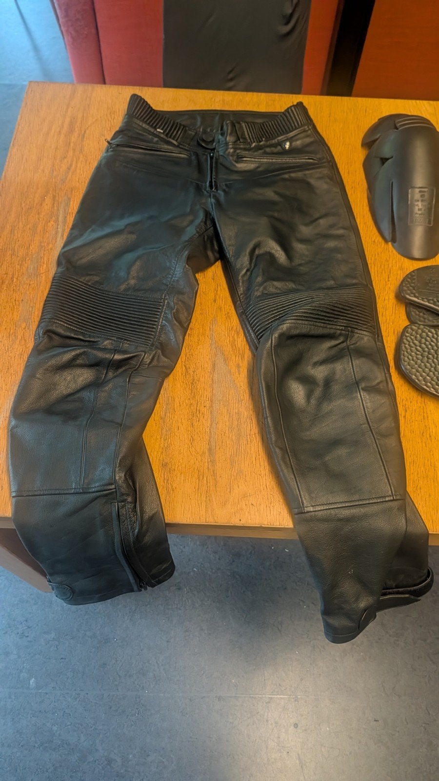 BMW leder motorbroek - 46 - als nieuw, Motoren, Kleding | Motorkleding, Broek | leer, Dames, Heren, Nieuw zonder kaartje, Ophalen