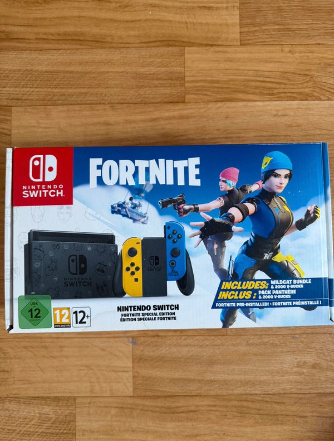 Nintendo Switch Fortnite Special Edition Limited, Games en Spelcomputers, Ophalen of Verzenden, Zo goed als nieuw, Met 2 controllers