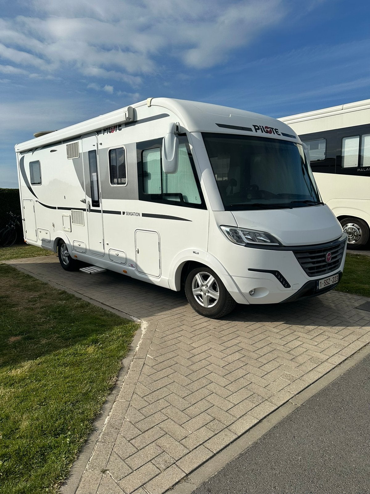 Pilote G 741 motorhome - luxe uitvoering - vertrekkensklaar, Integraal, Luifel, Half-automaat, Ringverwarming