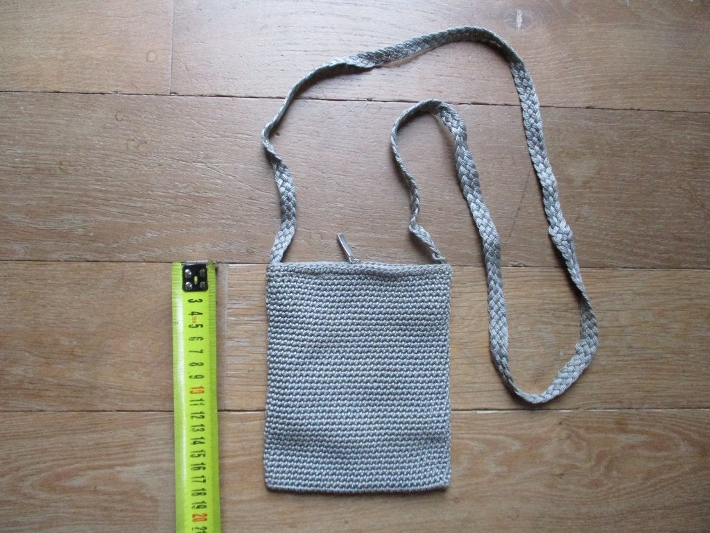 Schoudertasje gehaakt met ritssluiting en schouderlint, Enlèvement ou Envoi, Comme neuf, Gris, Sac à bandoulière