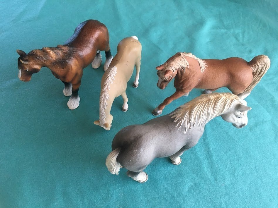 4 paarden miniatuur 3 Schleich en 1 Collect A met label, Ophalen of Verzenden, Paard