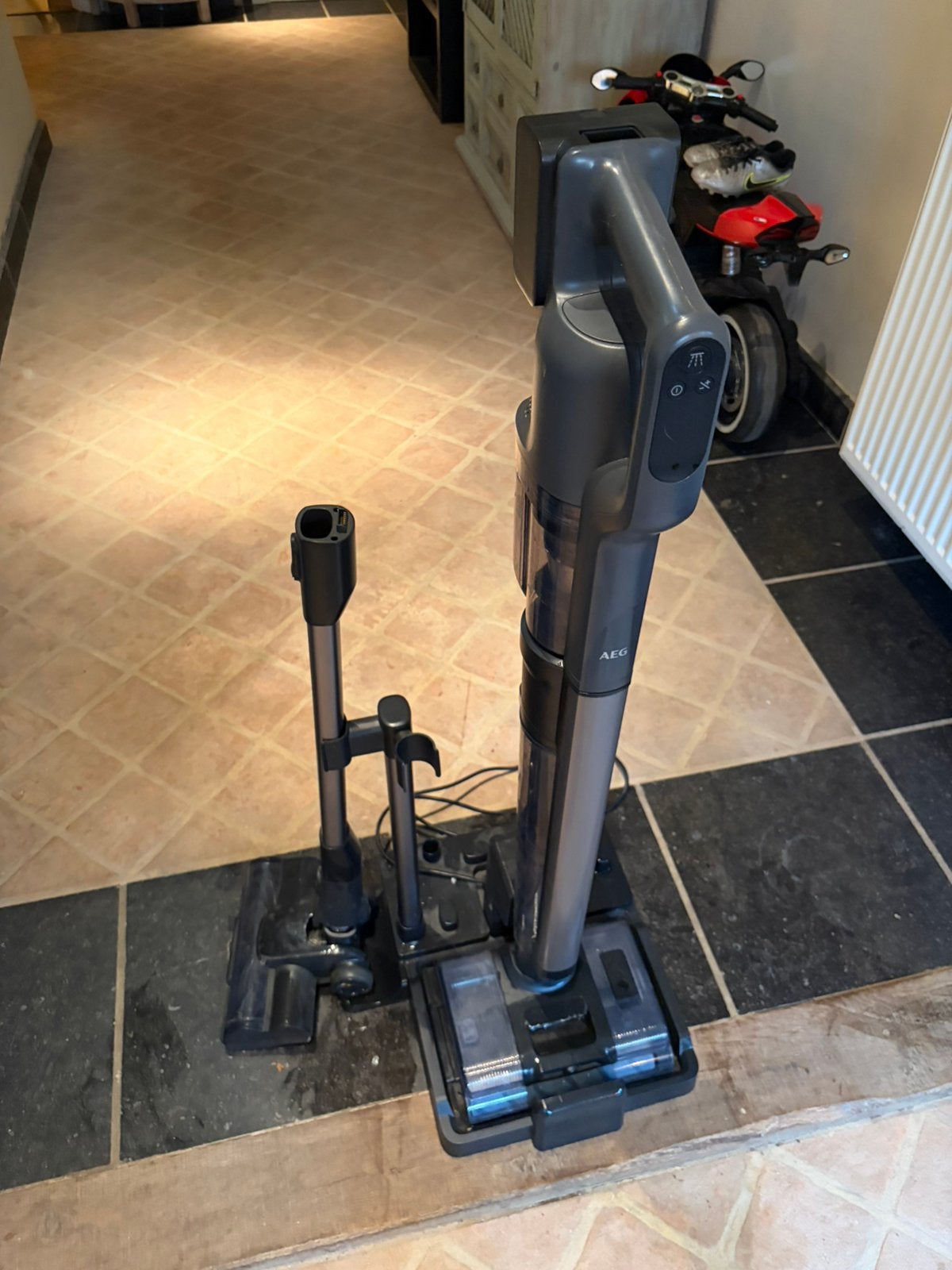 AEG dwijlmachine en stofzuiger in nieuwe staat! Prijs 500eur, Ophalen, Zo goed als nieuw, AEG