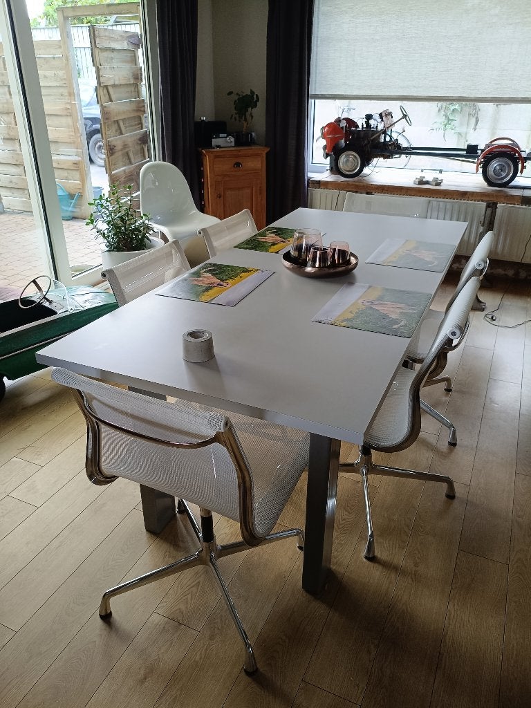 Draaistoelen Vitra EA 106, Ophalen
