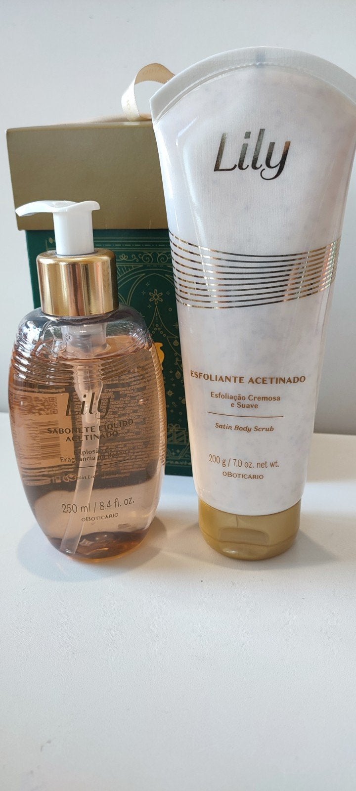 Kit Lily O Boticário Neuf  savon Liquide Satiné + Gommage Sa, Bijoux, Sacs & Beauté, Beauté | Parfums, Neuf