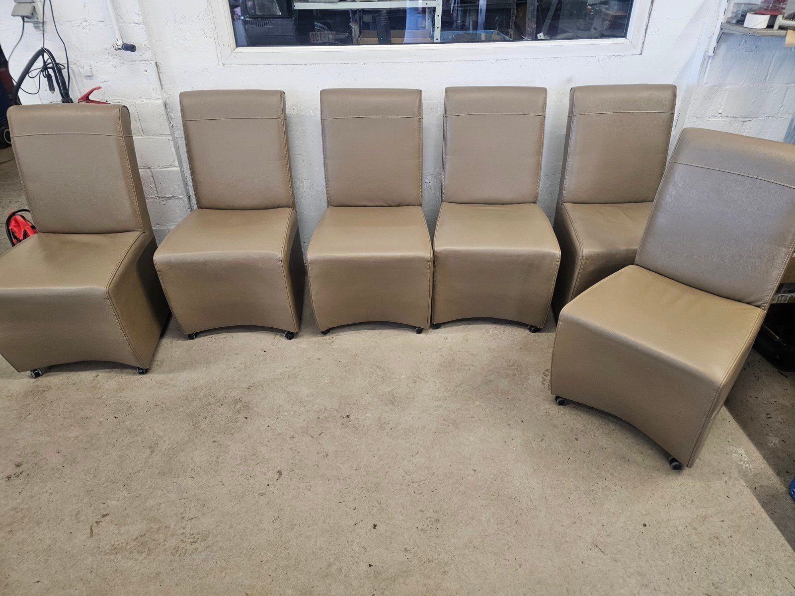 6 chaise confortable sur roulettes, Synthétique, Brun, Enlèvement, Cinq, Six Chaises ou plus