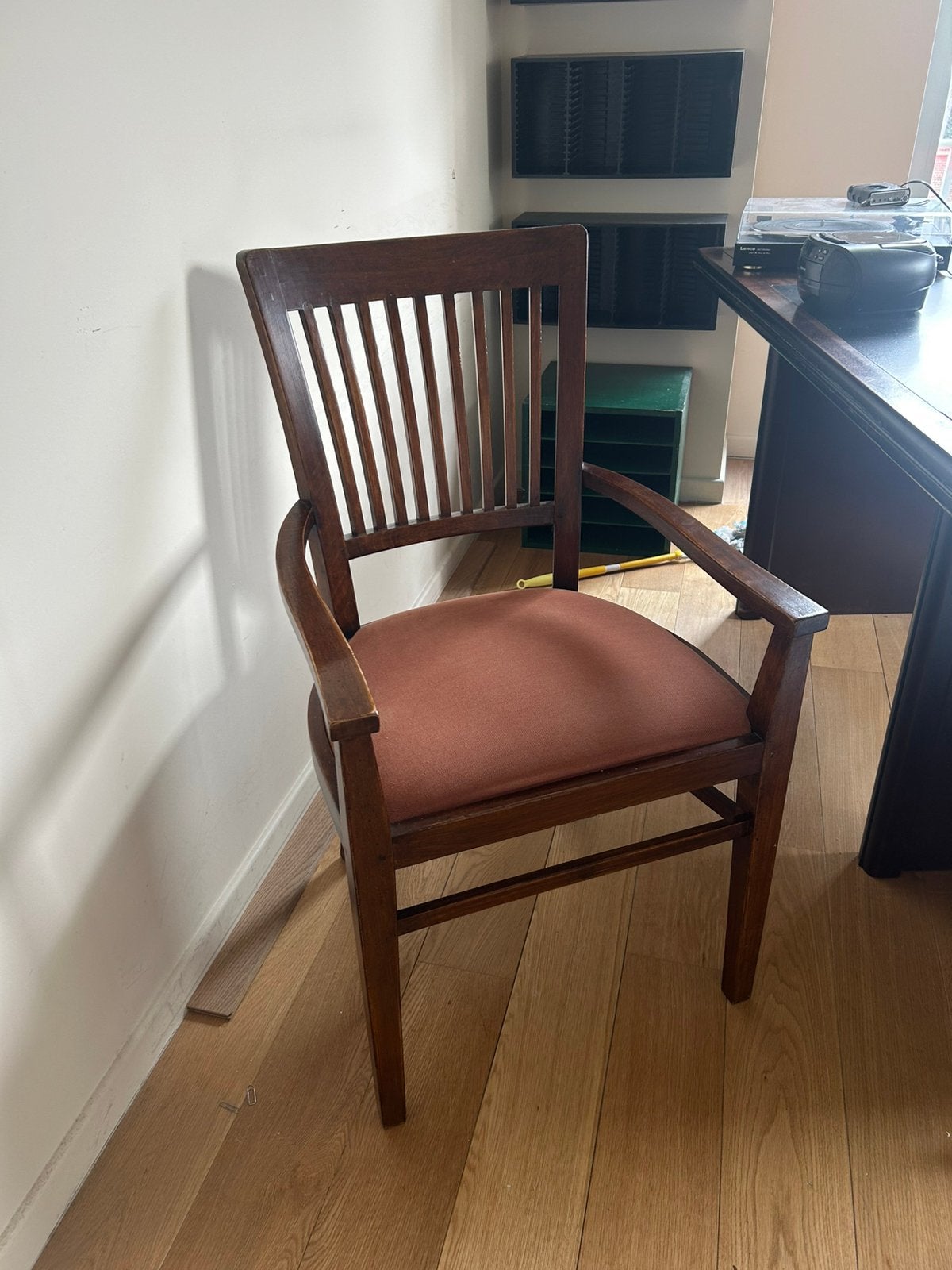 Très belle chaise en bois matelassée, Maison & Meubles, Chaises, Enlèvement, Bois