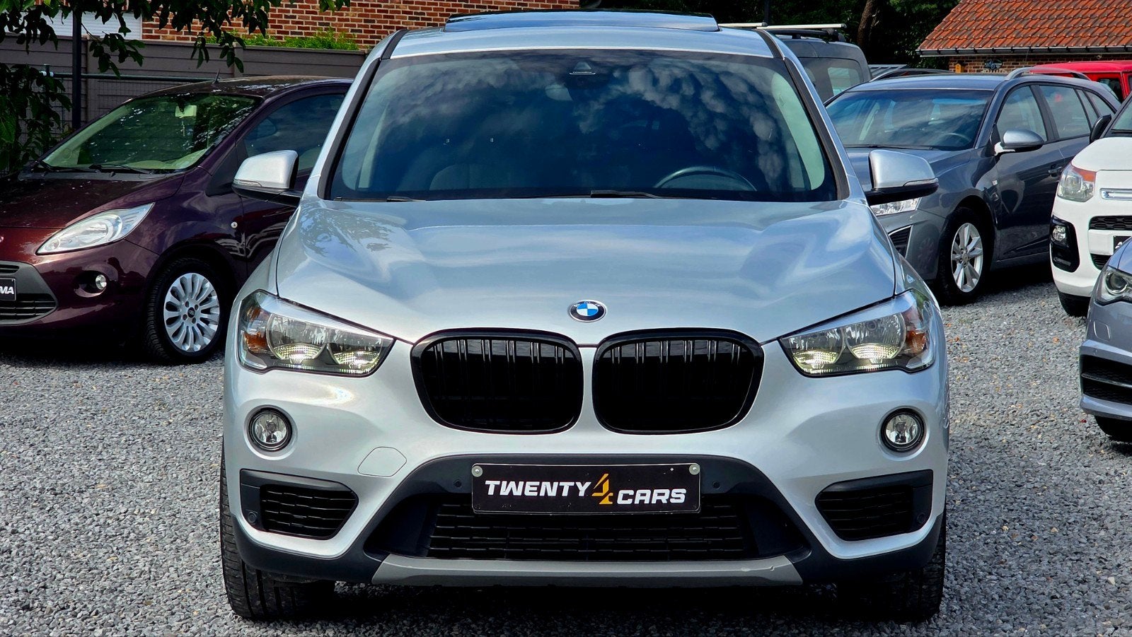 BMW X1

Benzine Automaat Panoramische Dak CruiseC Airco *, Autos, BMW, X1, Argent ou Gris, Achat, Euro 6