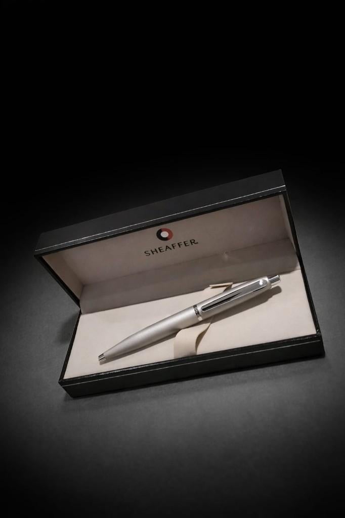Sheaffer VFM balpen in geborsteld zilver., Verzamelen, Ophalen, Sheaffer, Nieuw, Met doosje