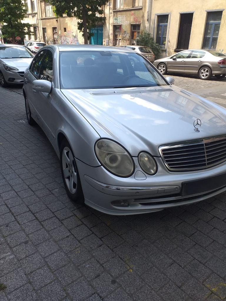 Mercedes E 220 2.2D 2004 330 000km, Autos, Argent ou Gris, Achat, Boîte manuelle, 5 portes