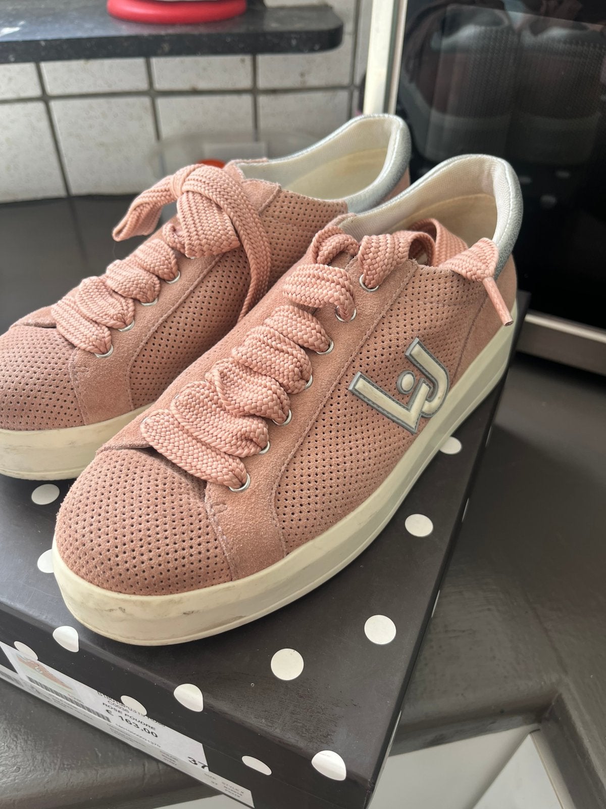 Basket LG daim rose, Enlèvement ou Envoi, Autres couleurs, Chaussures à lacets, Comme neuf