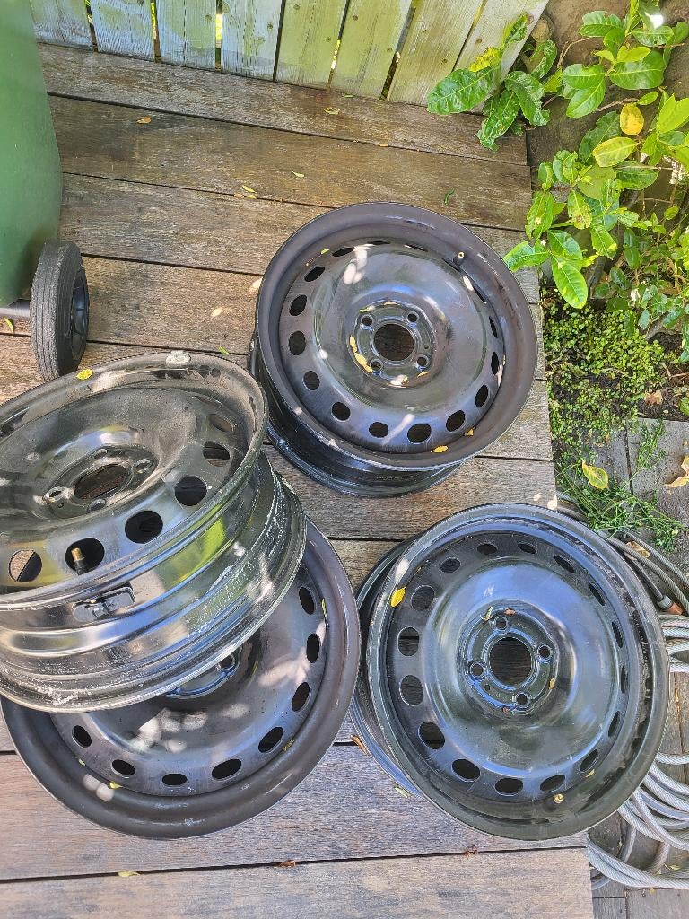 4 Jantes 15 pouces DACIA RENAULT (Origine) presque neuves, Auto-onderdelen, Banden en Velgen, Ophalen, Overige, 15 inch, Velg(en)