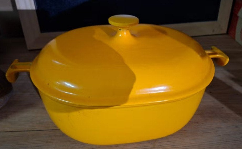 le creuset enzo mari la mama 29, Ophalen of Verzenden, Gebruikt, Gietijzer, Le Creuset