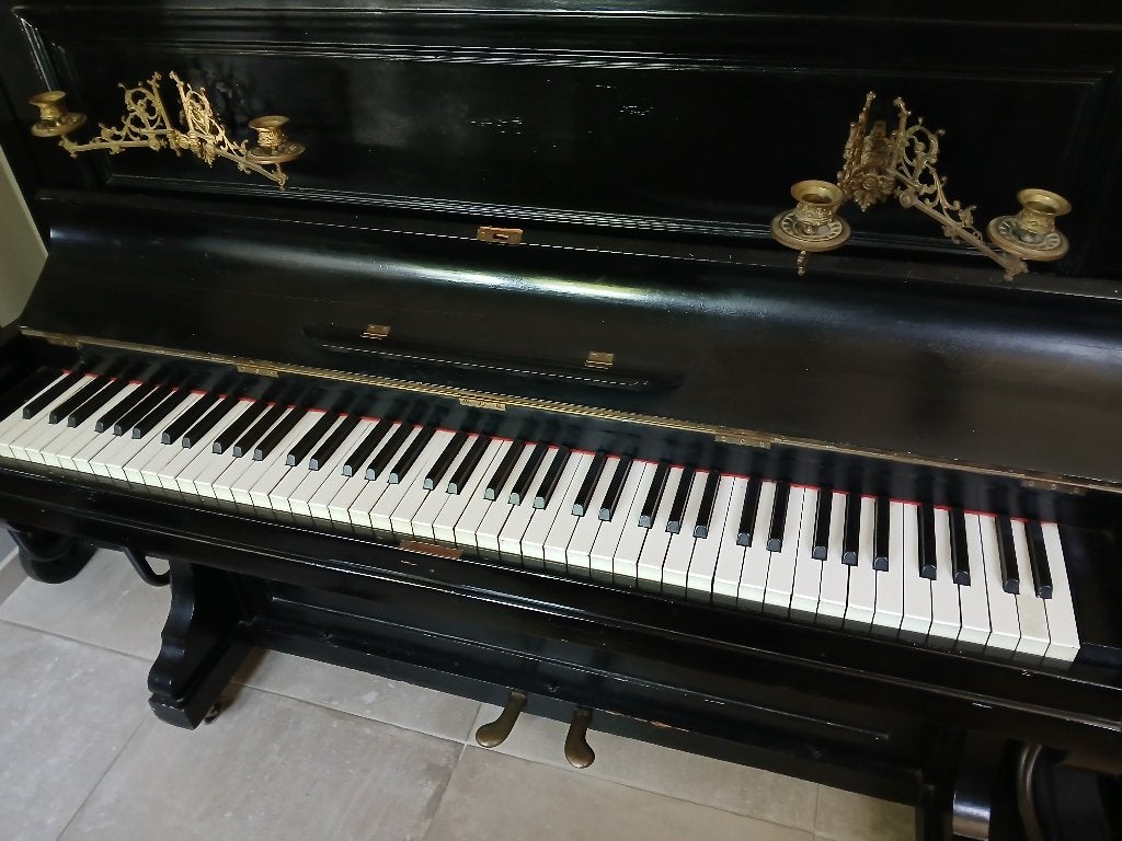 Joli piano décoratif, Antiquités & Art, Antiquités | Céramique & Poterie, Enlèvement