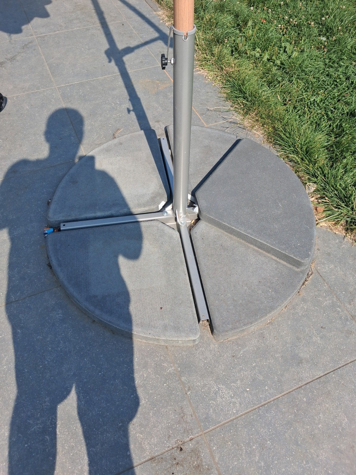 Stenen en parasol voet, Ophalen