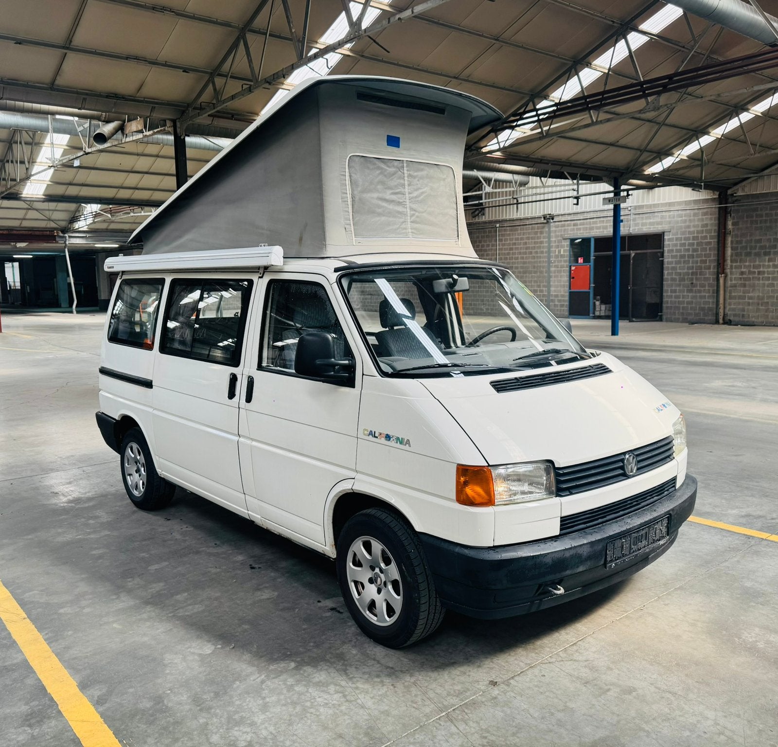 Volkswagen T4 California Westfalia oldtimer 1991, Caravanes & Camping, Jusqu'à 4, Entreprise, Diesel, Boîte manuelle