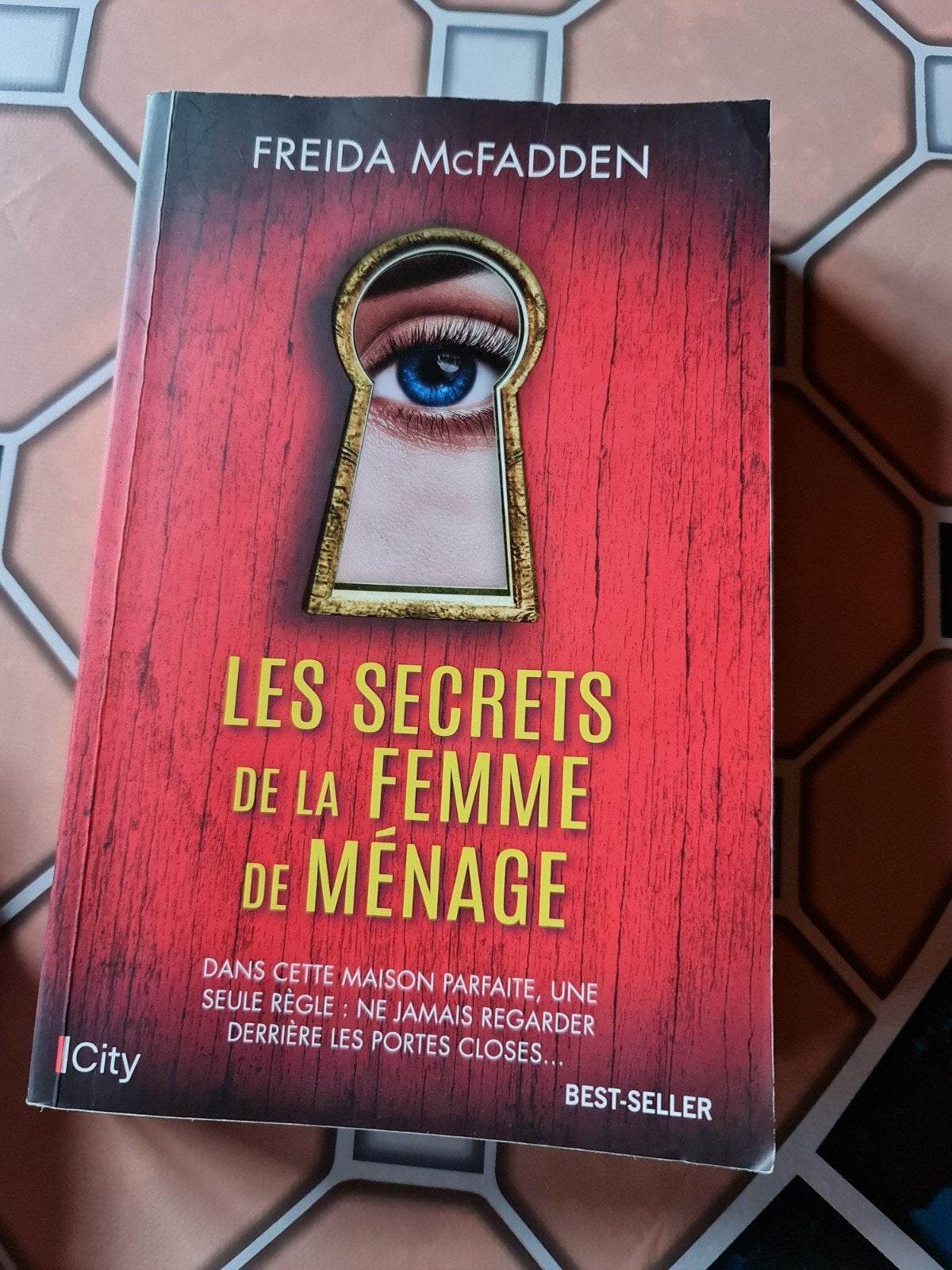 les secrets de la femme de ménage grand format, Livres, Enlèvement