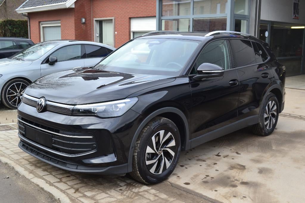 Volkswagen Tiguan LEDER/ACC/HEATED-COOLED-MASSAGE SEATS, 1498 cc, 4 cilinders, Leder, 5 zetels