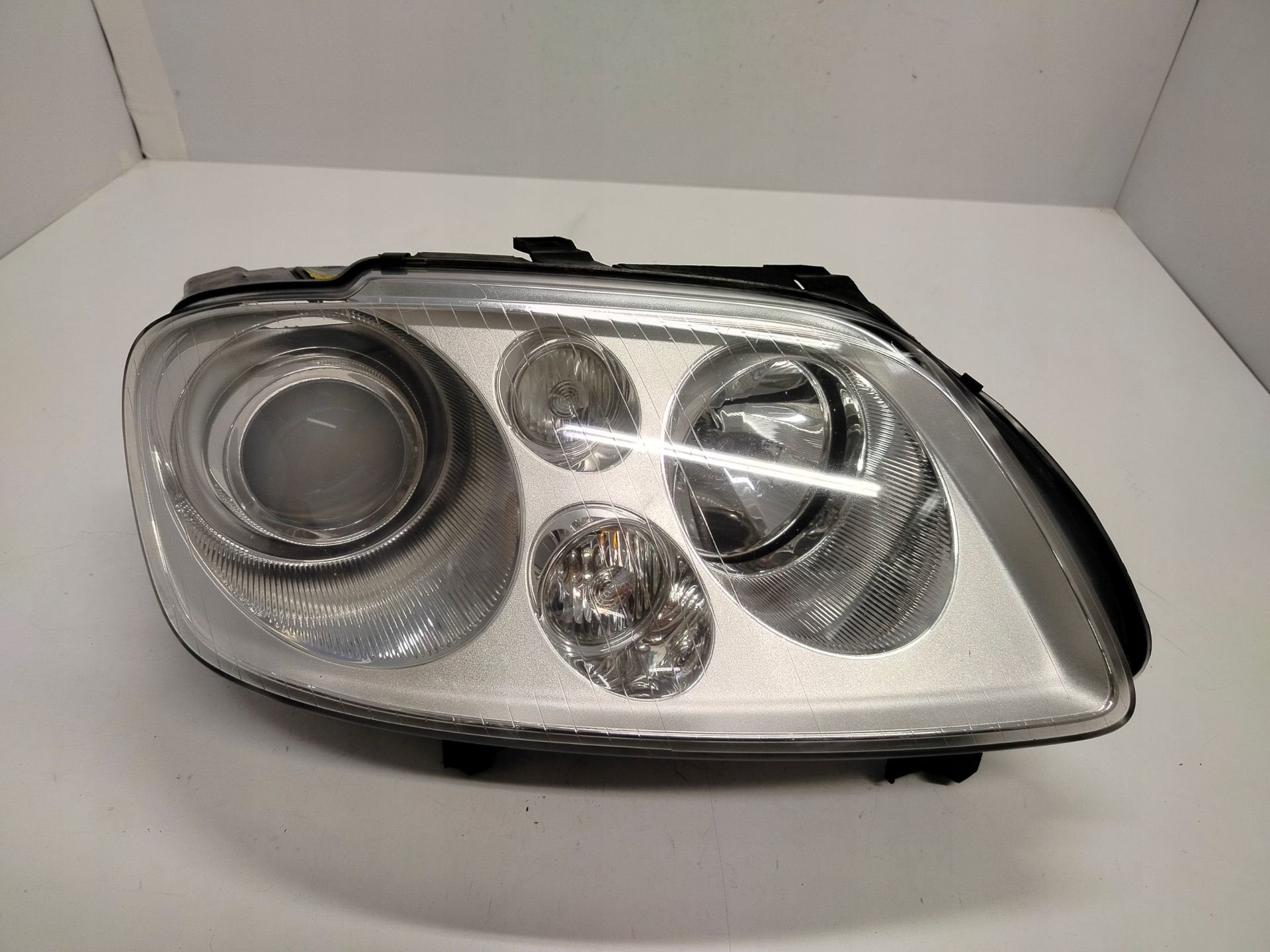 Phare droit pour Volkswagen Touran 1T0941032K, Volkswagen, Volkswagen AG, Vw@volkswagen.de, Utilisé