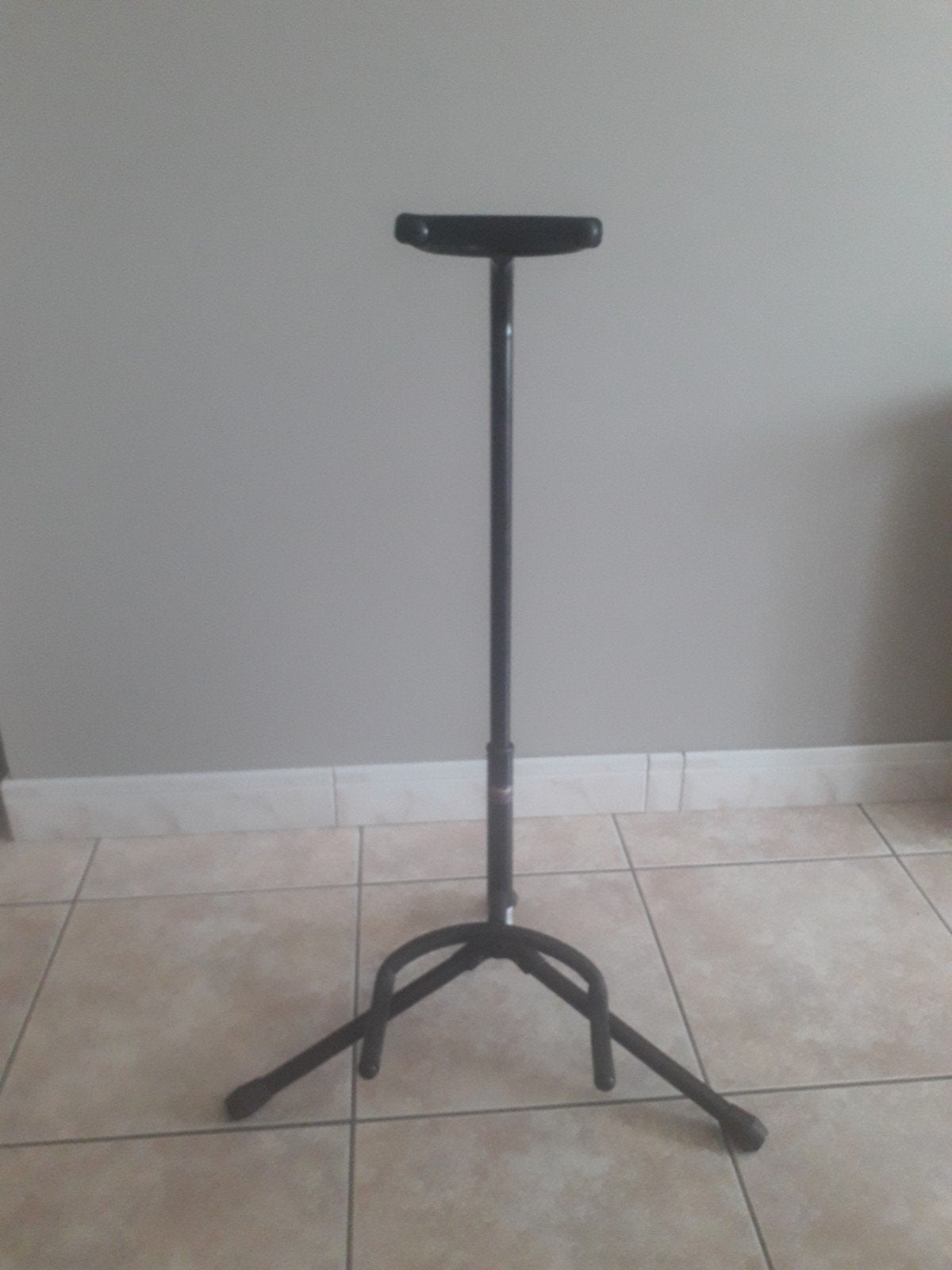 Pied porte guitare ou guitare basse très bon état, Ophalen, Gebruikt, Instrumentstandaard, Gitaar
