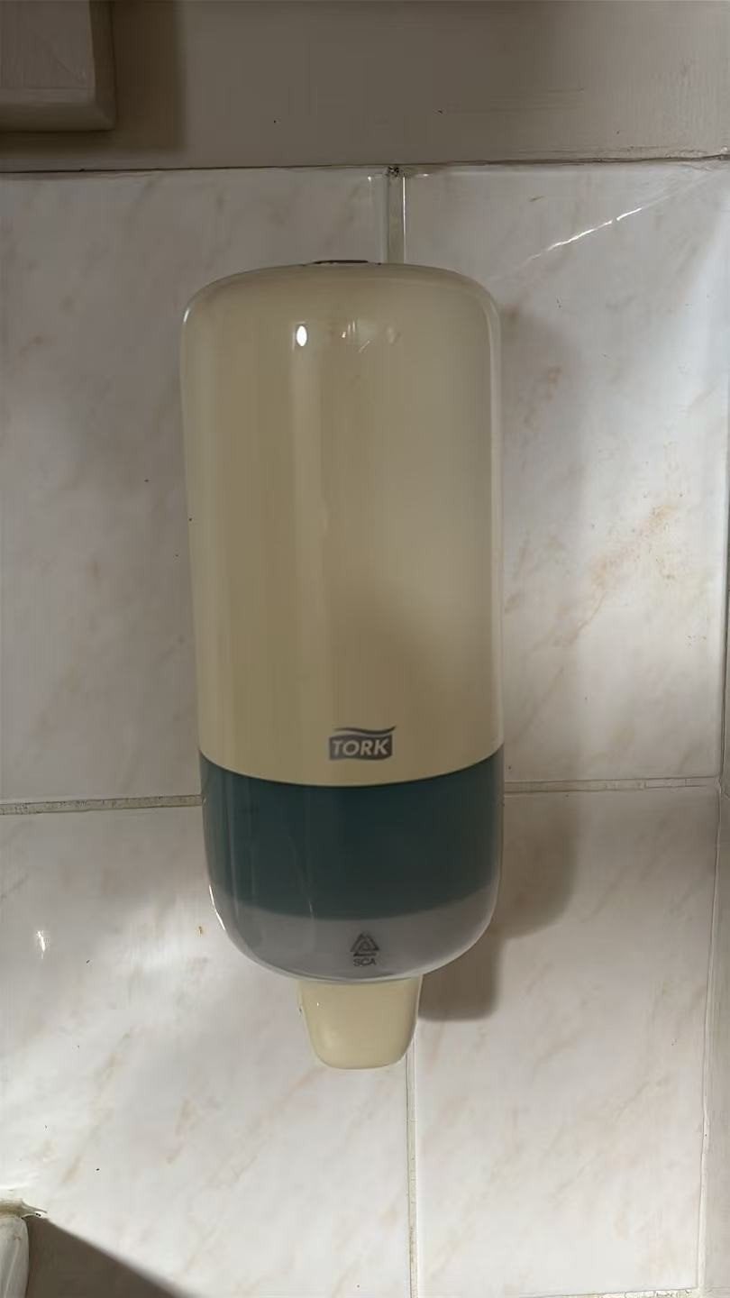 zeeppomp/zeep dispenser (Tork), Huis en Inrichting, Ophalen of Verzenden, Gebruikt, Beige