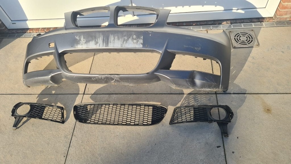 Pare-chocs avant BMW E82/E88 M-Sport LCI gris mat +calandres, Pare-chocs, Enlèvement, Utilisé, BMW