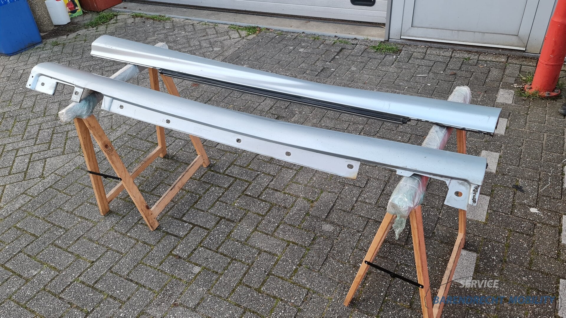 AMG zijskirts Mercedes CLK W209 sideskirts A2096980125 A2096, Auto-onderdelen, Gebruikt, Mercedes-Benz AG, Mercedes-Benz, Mercedesstrasse 120
70372  Stuttgart, DE