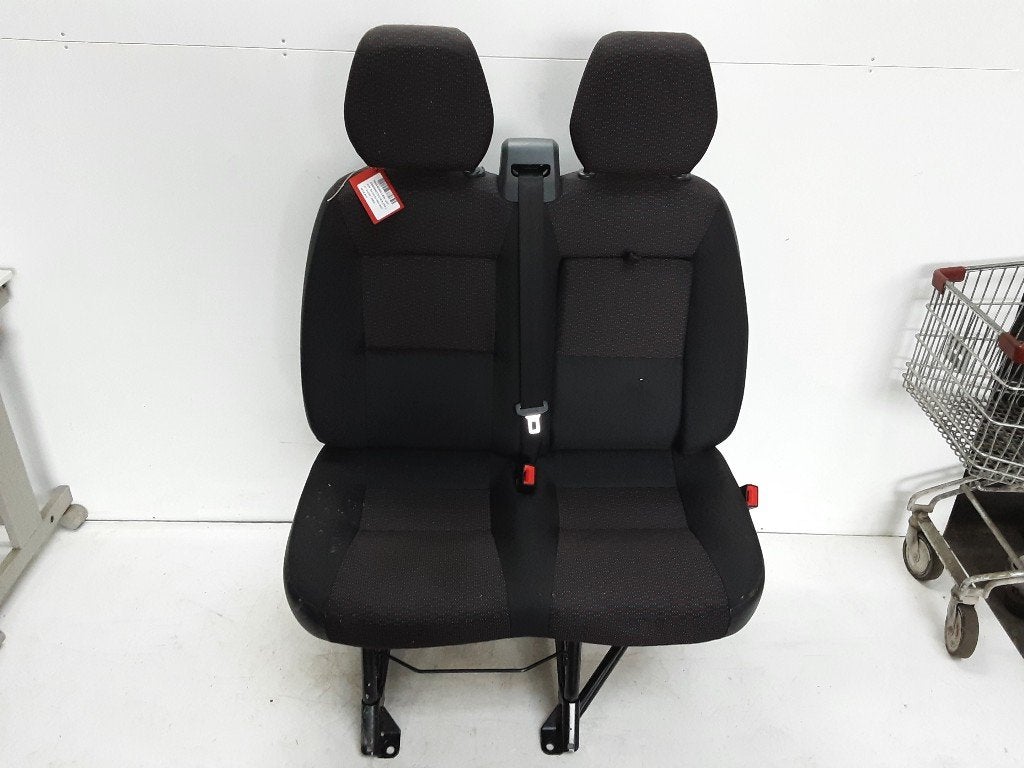 SIEGE AVANT DROIT ( PASSAGER ) Peugeot Boxer (U9), Mevr. I. Hauben, Utilisé, Rue de l'Espoir 34 34
4030  GRIVEGNÉE, BE, Info@Collignon.be