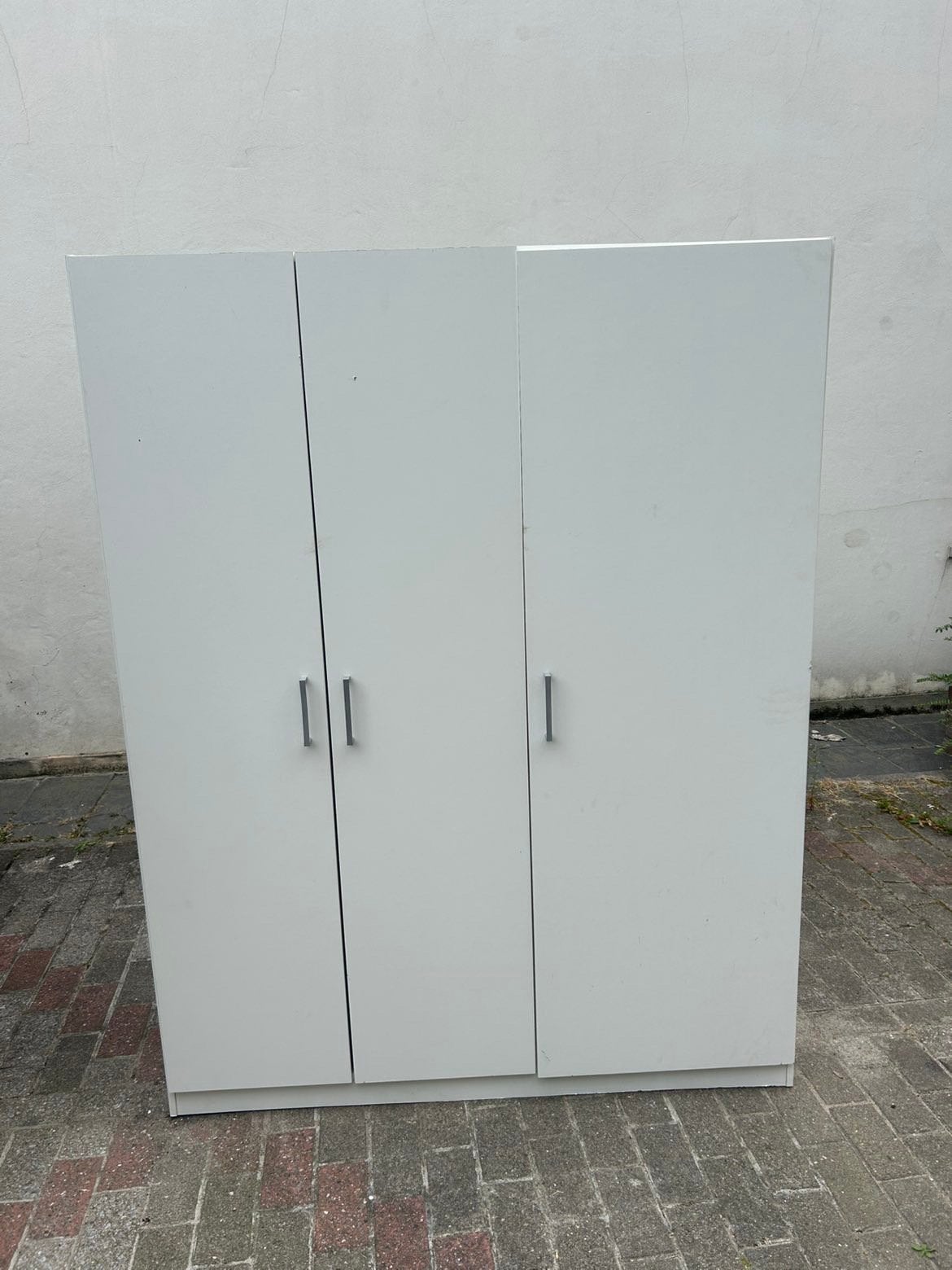 Armoire blanches 3 portes avec etageres, Maison & Meubles, Enlèvement, Comme neuf