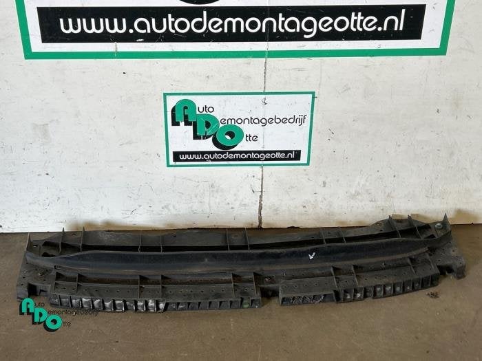 Cadre pare-chocs avant d'un Peugeot 107 (107 05-), -, 3 mois de garantie, Utilisé, -