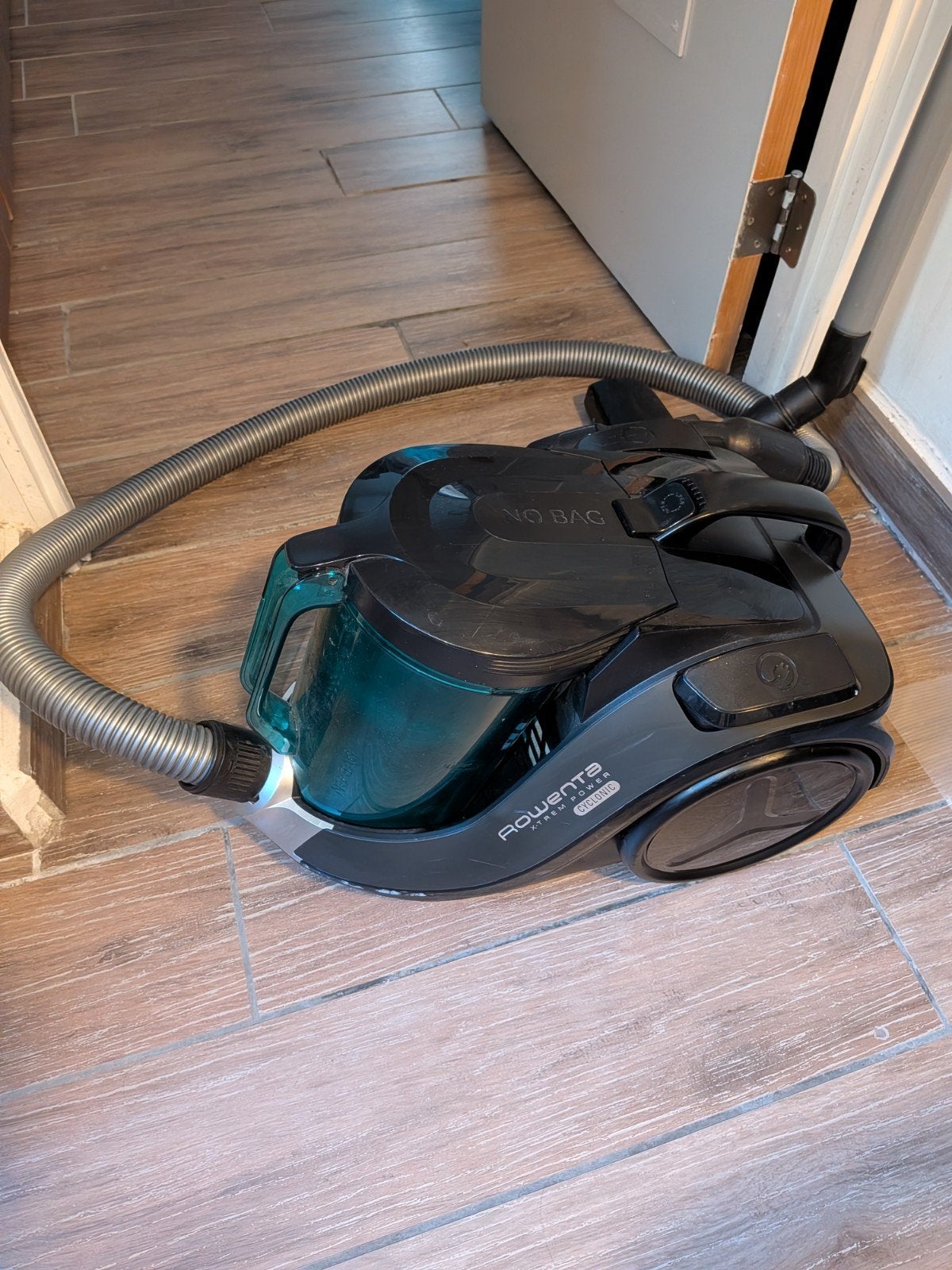 Rowenta Xtrem Power Cyclonic, Rowenta, Réservoir, Enlèvement, Utilisé