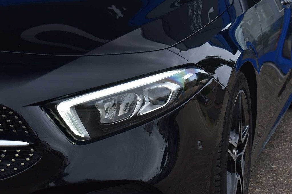Mercedes-Benz A-CLASS 180 AMG-Line Camera LED Tempomat Low m, Autos, Achat, Euro 6, Entreprise, Boîte manuelle