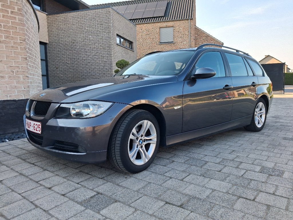 Bmw e91 318d 03/2007 enkel voor onderdelen START EN RIJDT., Auto's, 90 kW, Achterwielaandrijving, 4 cilinders, Leder