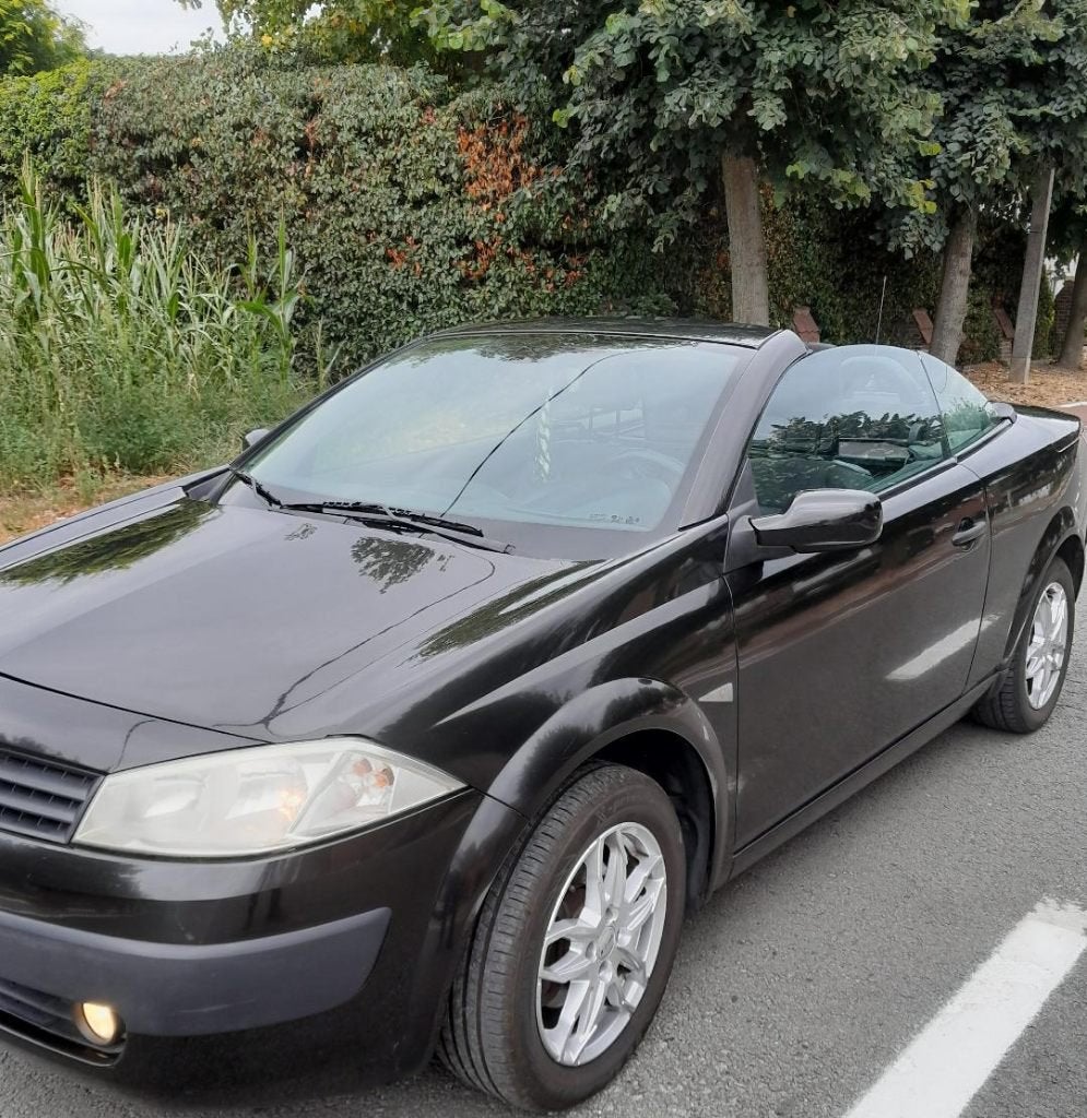 renault megane cabrio in goede staat!, Auto's, Voorwielaandrijving, Stof, Zwart, 4 cilinders