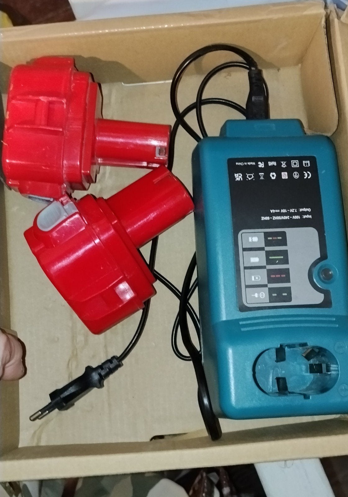 2 batteries "Makita"  + chargeur, Bricolage & Construction, Outillage | Foreuses, Enlèvement