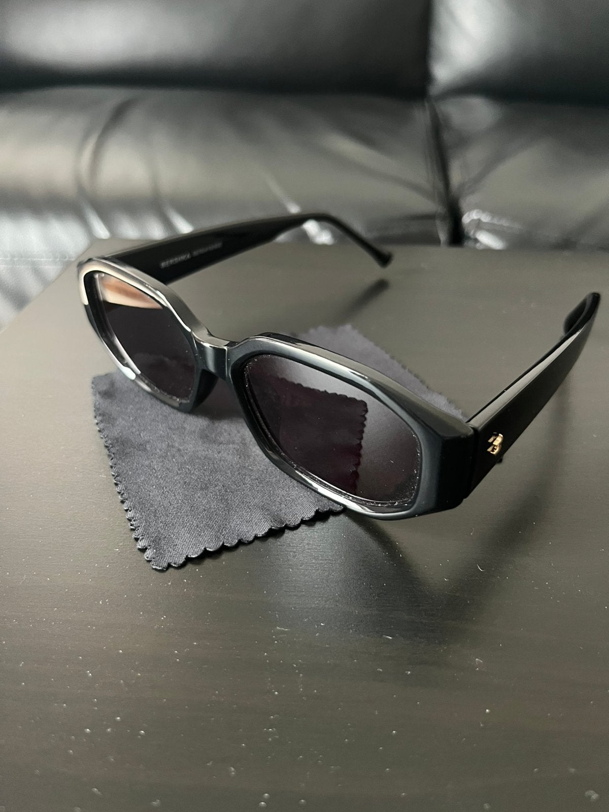Lunette de soleil Bershka (style Versace), Handtassen en Accessoires, Zonnebrillen en Brillen | Heren, Ophalen, Zo goed als nieuw