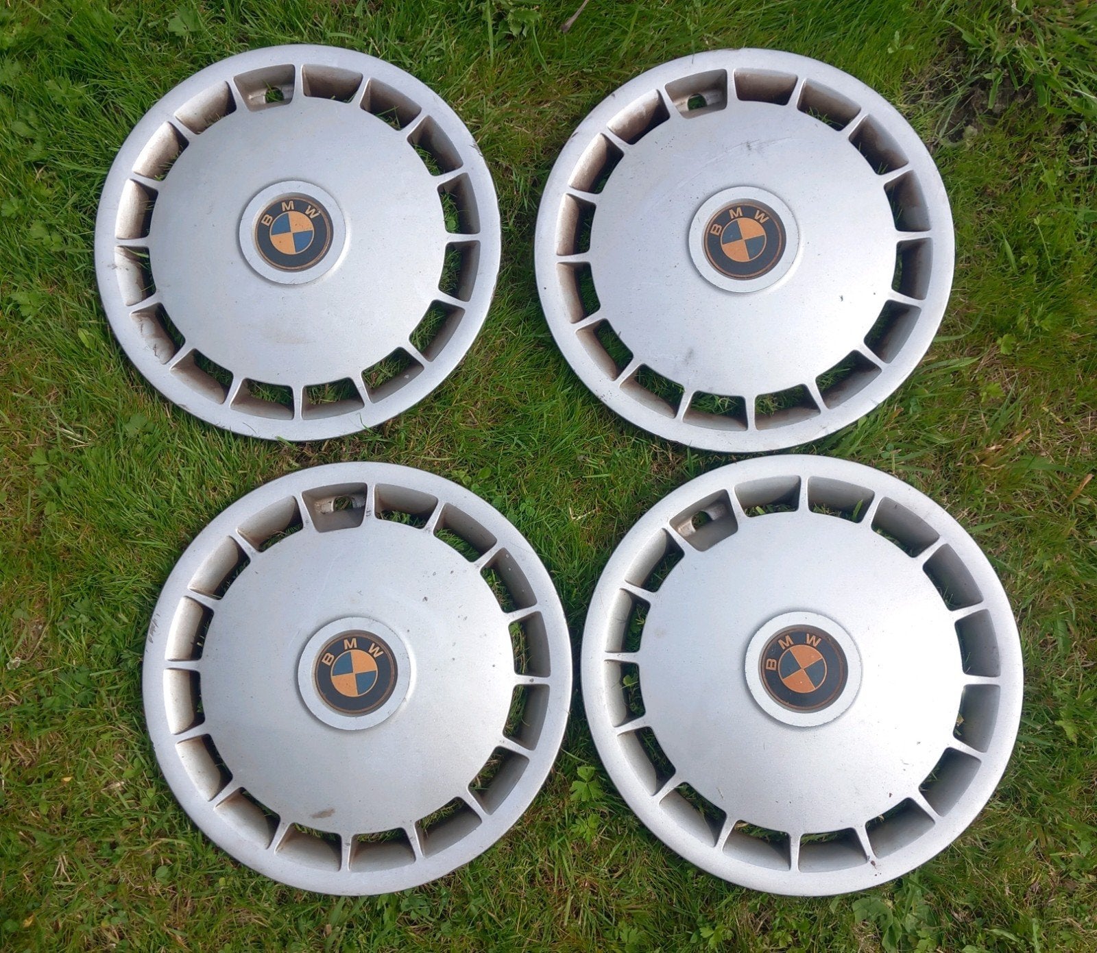 Originele wieldoppen BMW E30 14inch 316i 318i, Auto diversen, Wieldoppen, Ophalen of Verzenden, Gebruikt