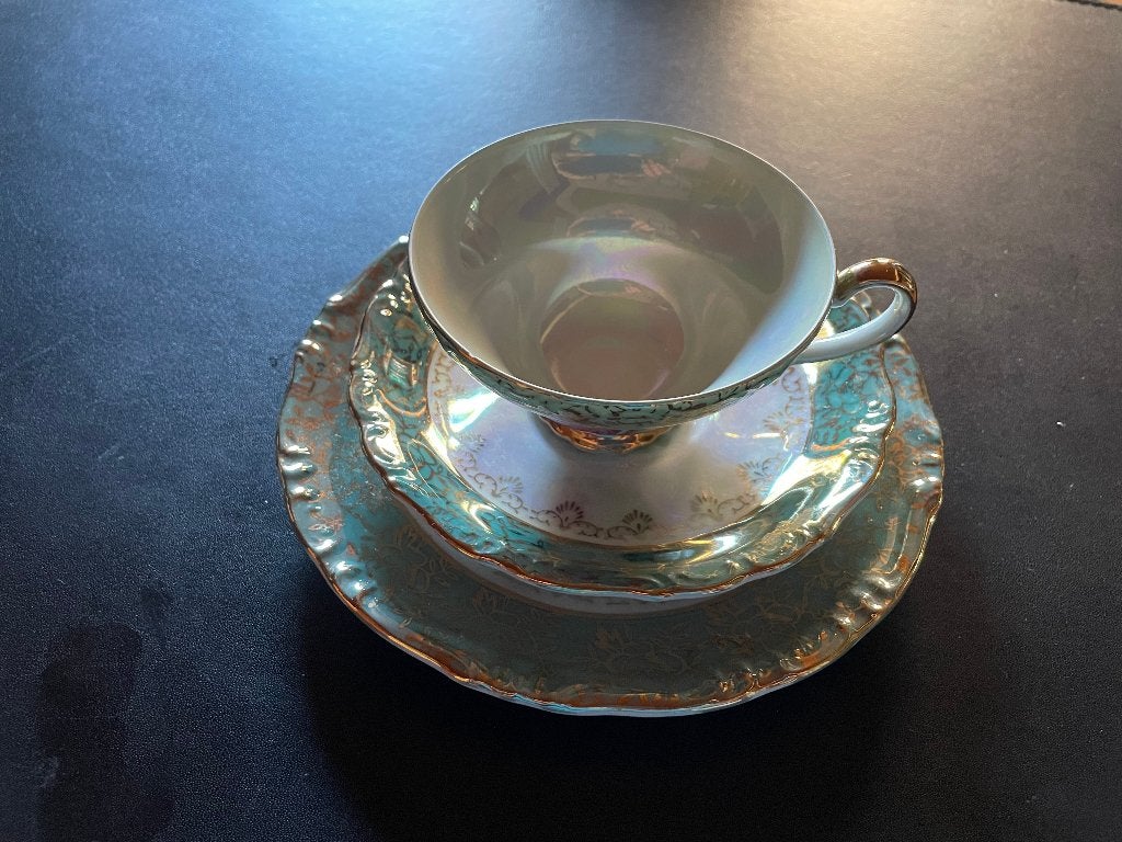 tasse, soucoupe et assiette à dessert, Enlèvement ou Envoi