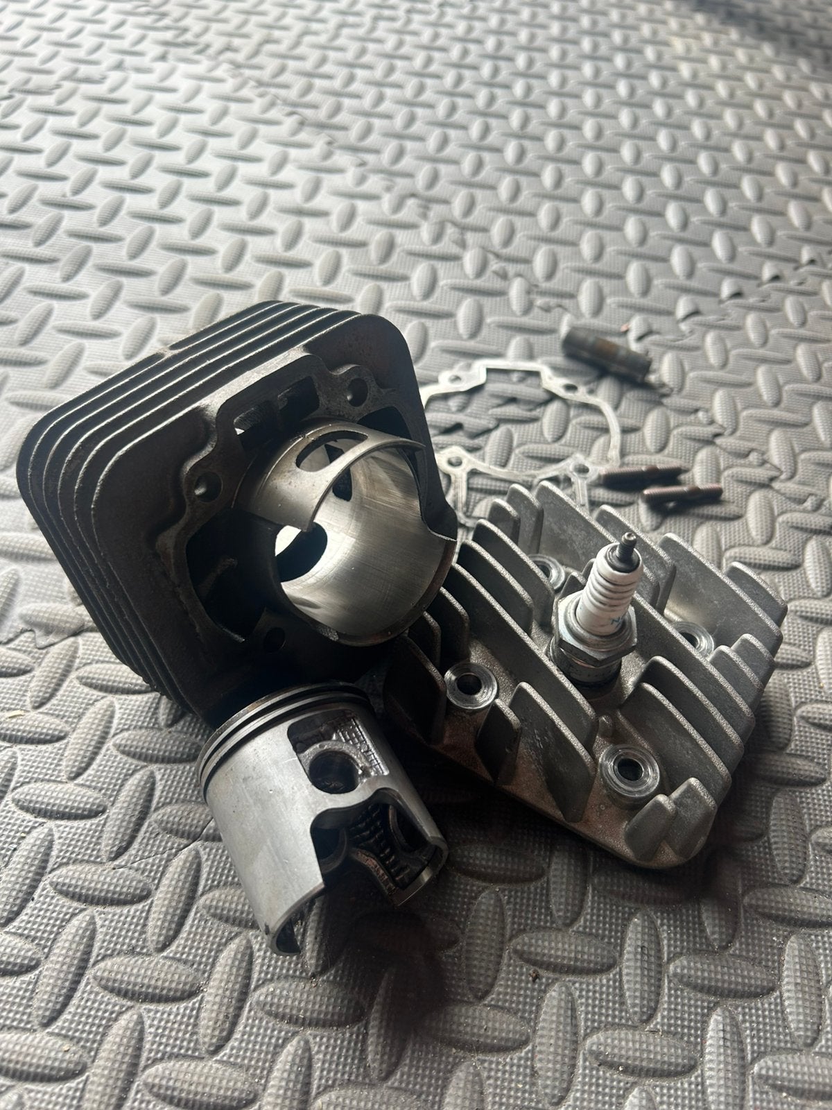 Malossi Sport 70cc Cilinderkit Piaggio Weinig Gebruikt, Enlèvement ou Envoi