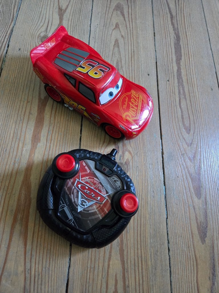 auto op afstandsbediening cars, Kinderen en Baby's, Ophalen of Verzenden, Zo goed als nieuw, Afstandsbediening
