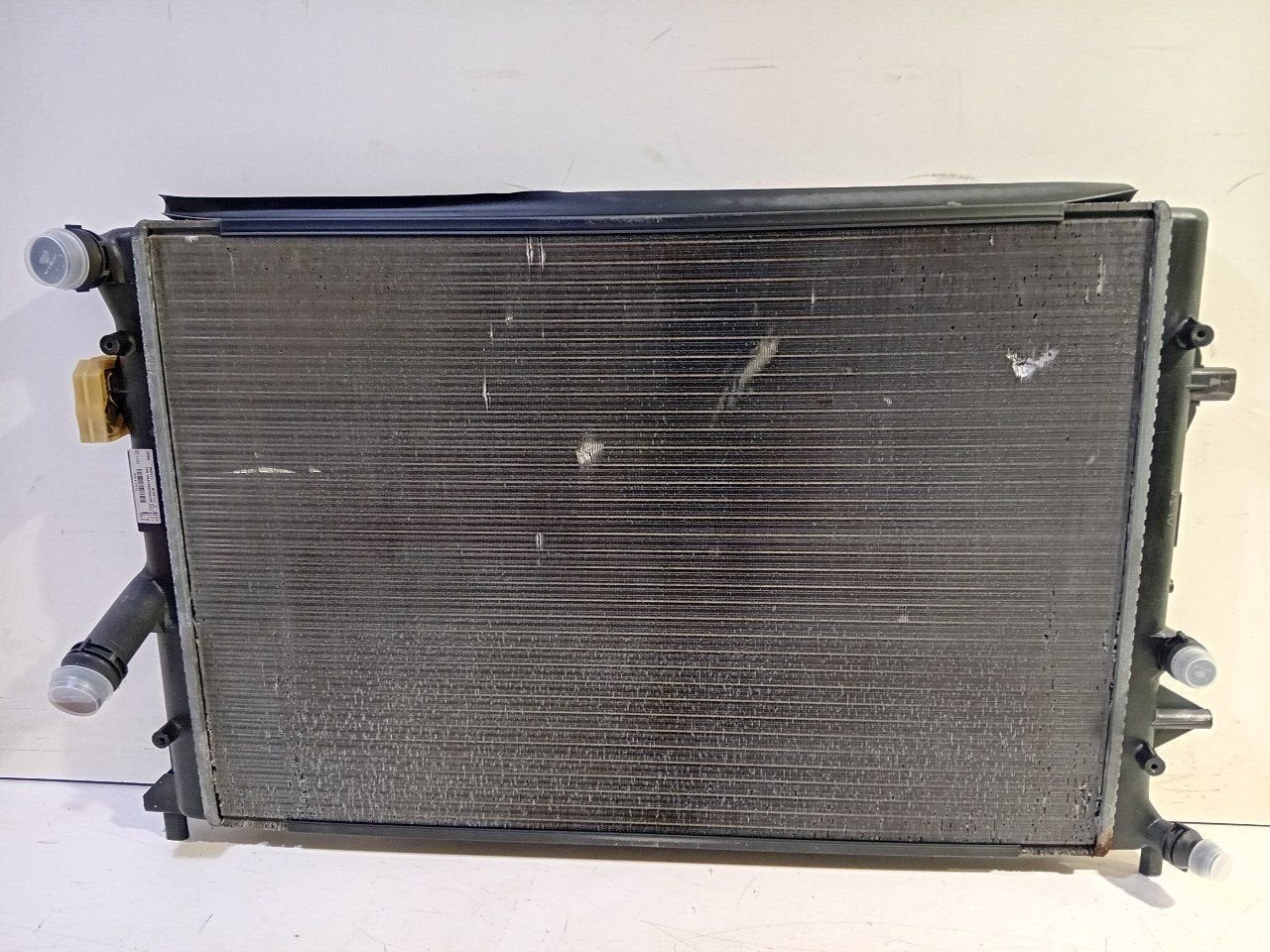 Radiateur Volkswagen Golf, Autos : Pièces & Accessoires, Onderdelen@venauto.nl, Van der Ven Autorecycling B.V., Ettenseweg 76, 4706 PB Roosendaal, The Netherlands
