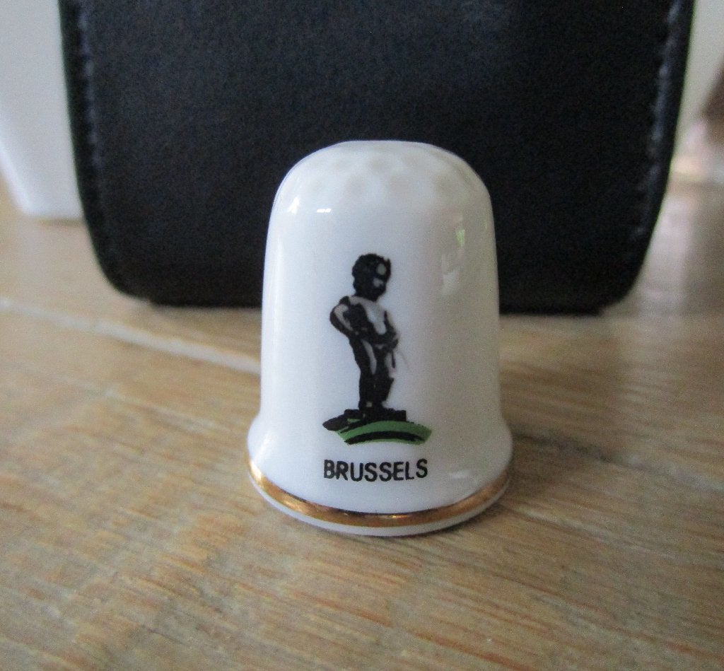 7 Vingerhoedjes België Brussel, Enlèvement ou Envoi, Neuf, Porcelaine