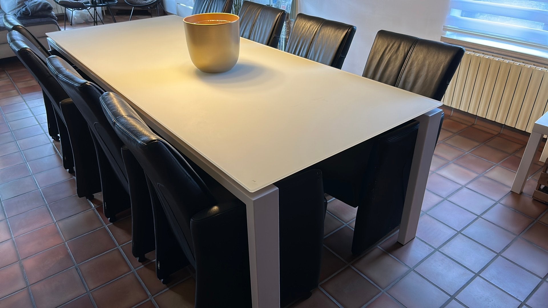 Table de salon avec 8 pièces en cuir, Maison & Meubles, Enlèvement, Comme neuf