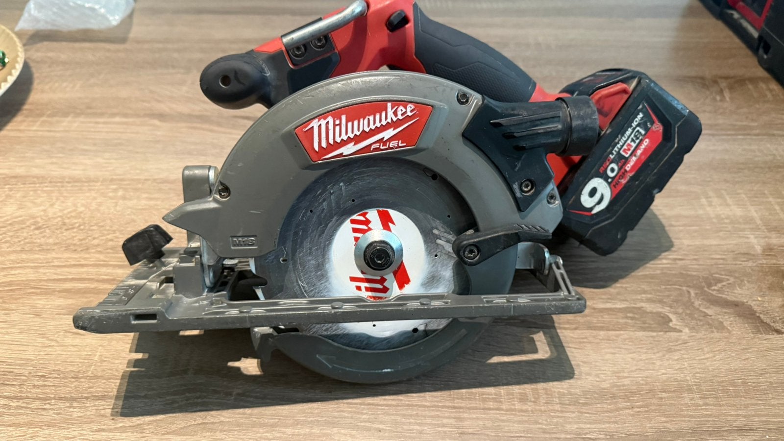 Milwaukee M18 CCS55, Bricolage & Construction, Outillage | Scies mécaniques, Moins de 600 watts, Enlèvement ou Envoi, 30 à 70 mm