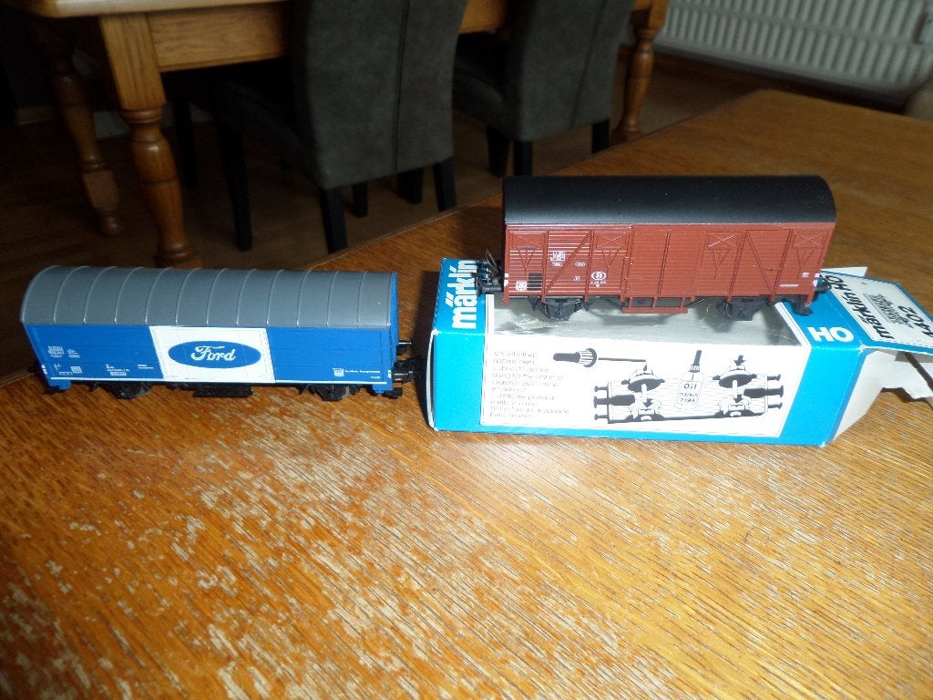 Marklin 2 DB NMBS NMBS bestelwagens FORD, Hobby en Vrije tijd, Modeltreinen | H0, Verzenden, Nieuw