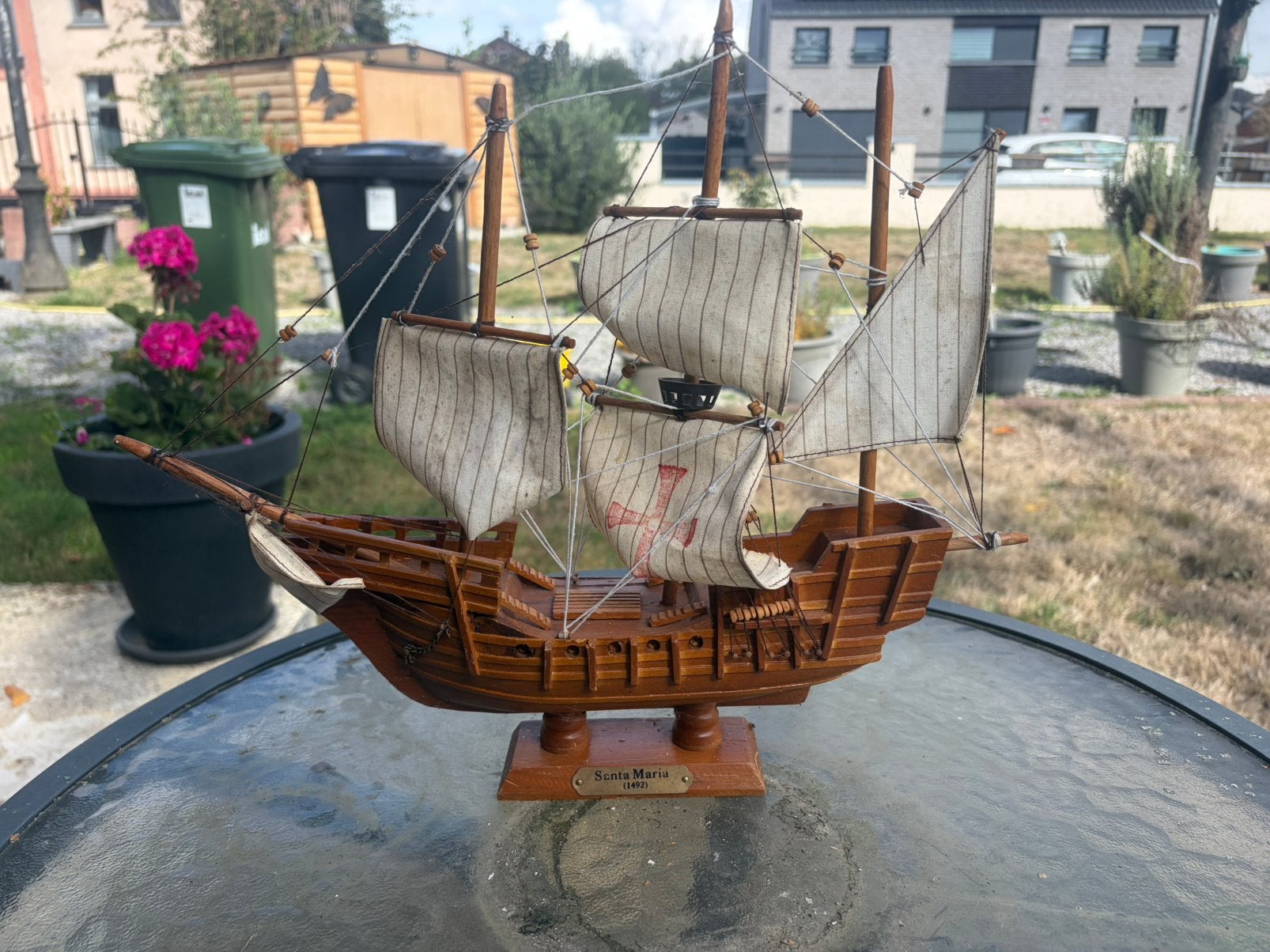 Petit bateau deco, Enlèvement