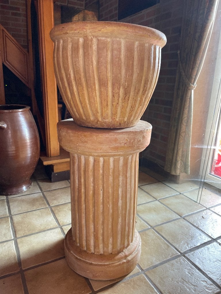 Gipsen / terracotta pilaar met pot, Huis en Inrichting, Woonaccessoires | Zuilen en Pilaren, Ophalen, Zo goed als nieuw
