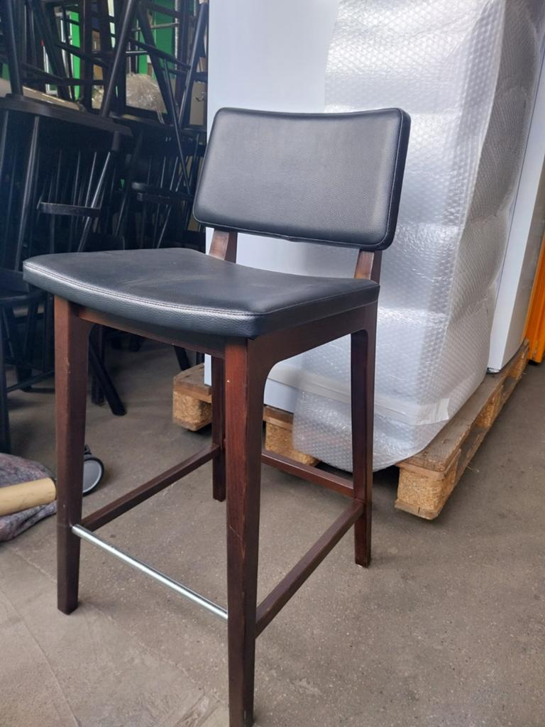 10 tabourets de bar, Enlèvement