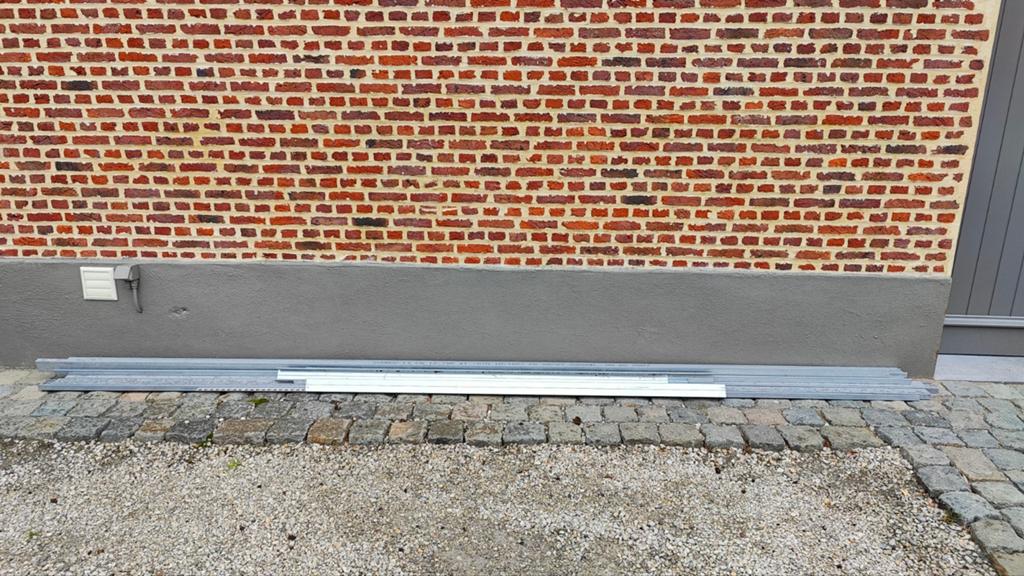 Metalen studs voor Gyproc wanden., Doe-het-zelf en Bouw, Metalen, Ophalen